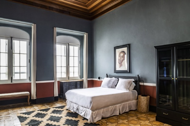 Roça Sundy bedroom with four-poster bed and garden-view doors