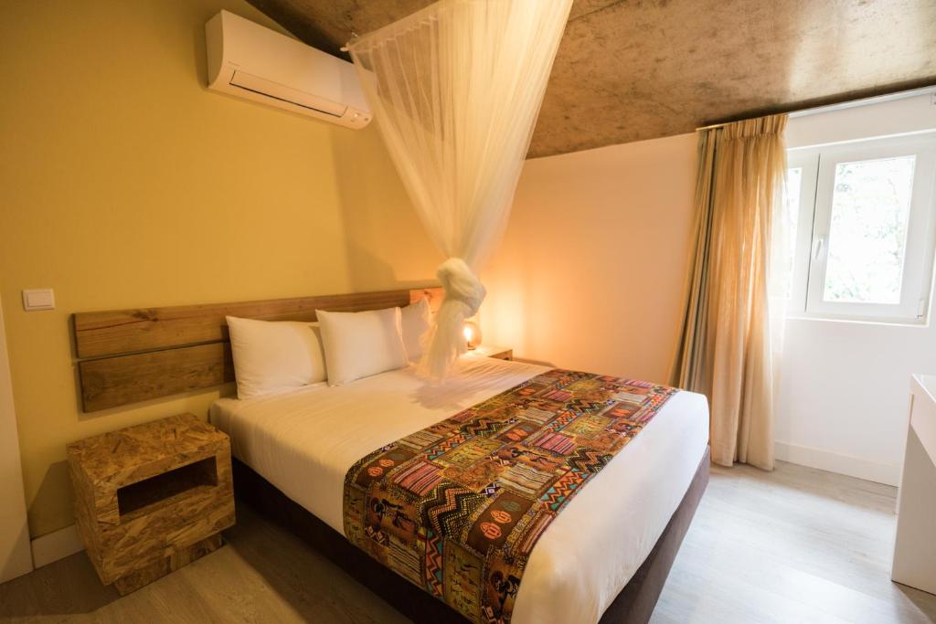 Cozy guest room with a canopy bed at Roça Santo António Ecolodge, São Tomé