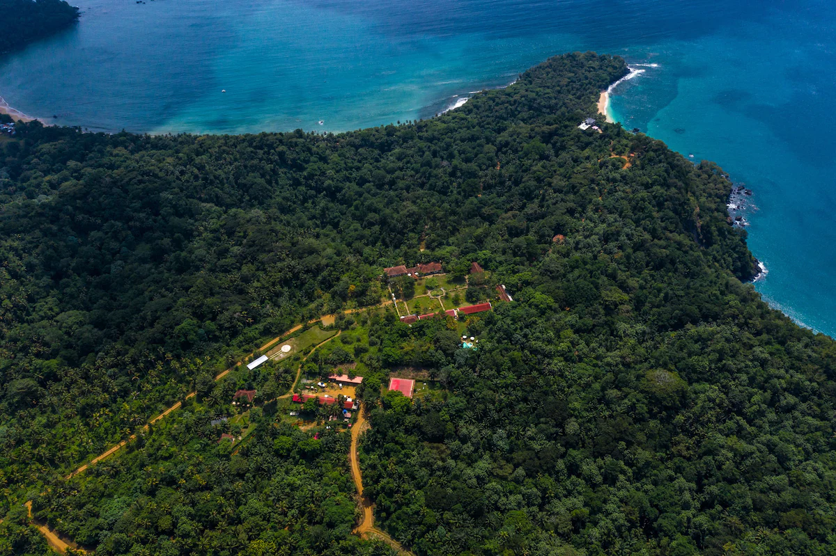 Belo Monte roça and twin bays seen from above, Príncipe Island