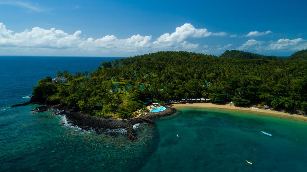 Club Santana beach resort PADI dive centre Cantagalo