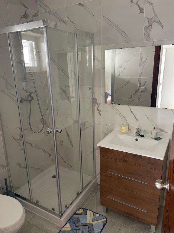 Hotel Kenito ensuite bathroom