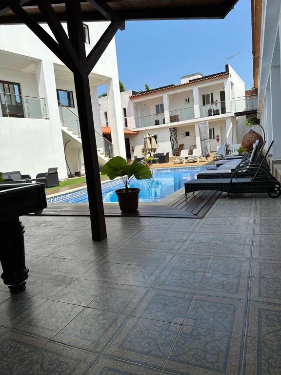 Hotel Kenito pool deck