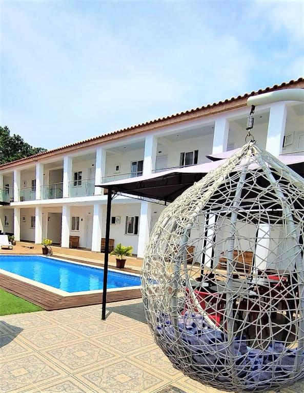 Hotel Kenito poolside lounge