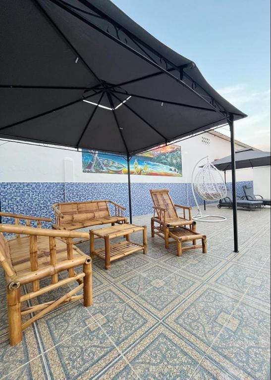 Hotel Kenito courtyard and social area