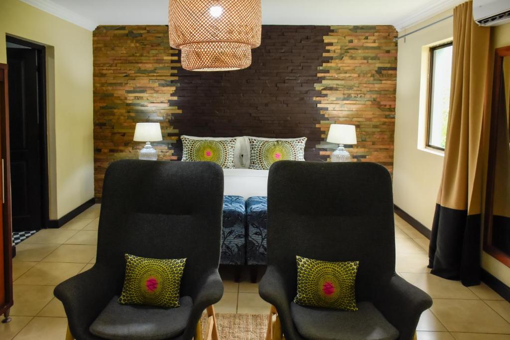 Omali Lodge bedroom with seating area, São Tomé