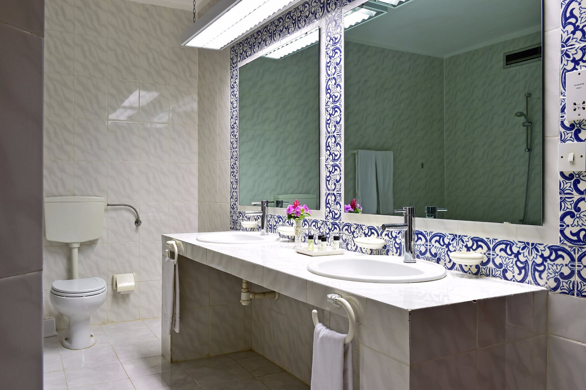 Pestana Miramar guest bathroom