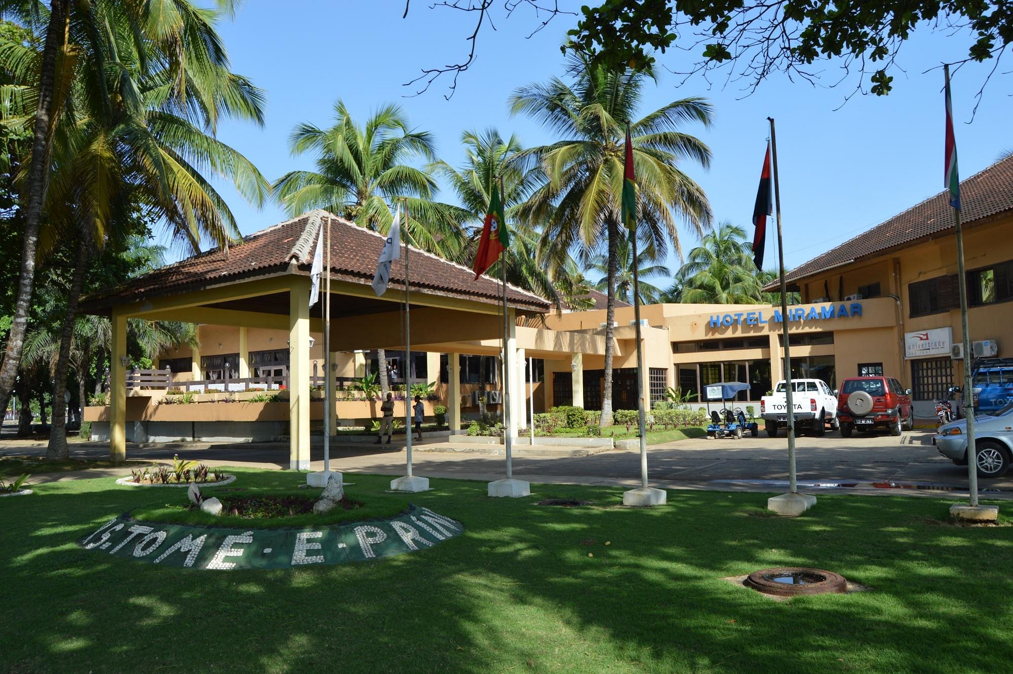 Pestana Miramar São Tomé entrance and arrival area