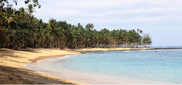 Calm turquoise water and dramatic sky over Praia Jalé, southern São Tomé