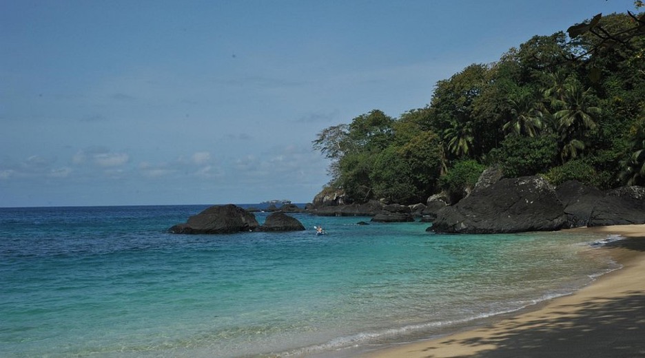 Praia Banana crescent-shaped beach on Príncipe Island