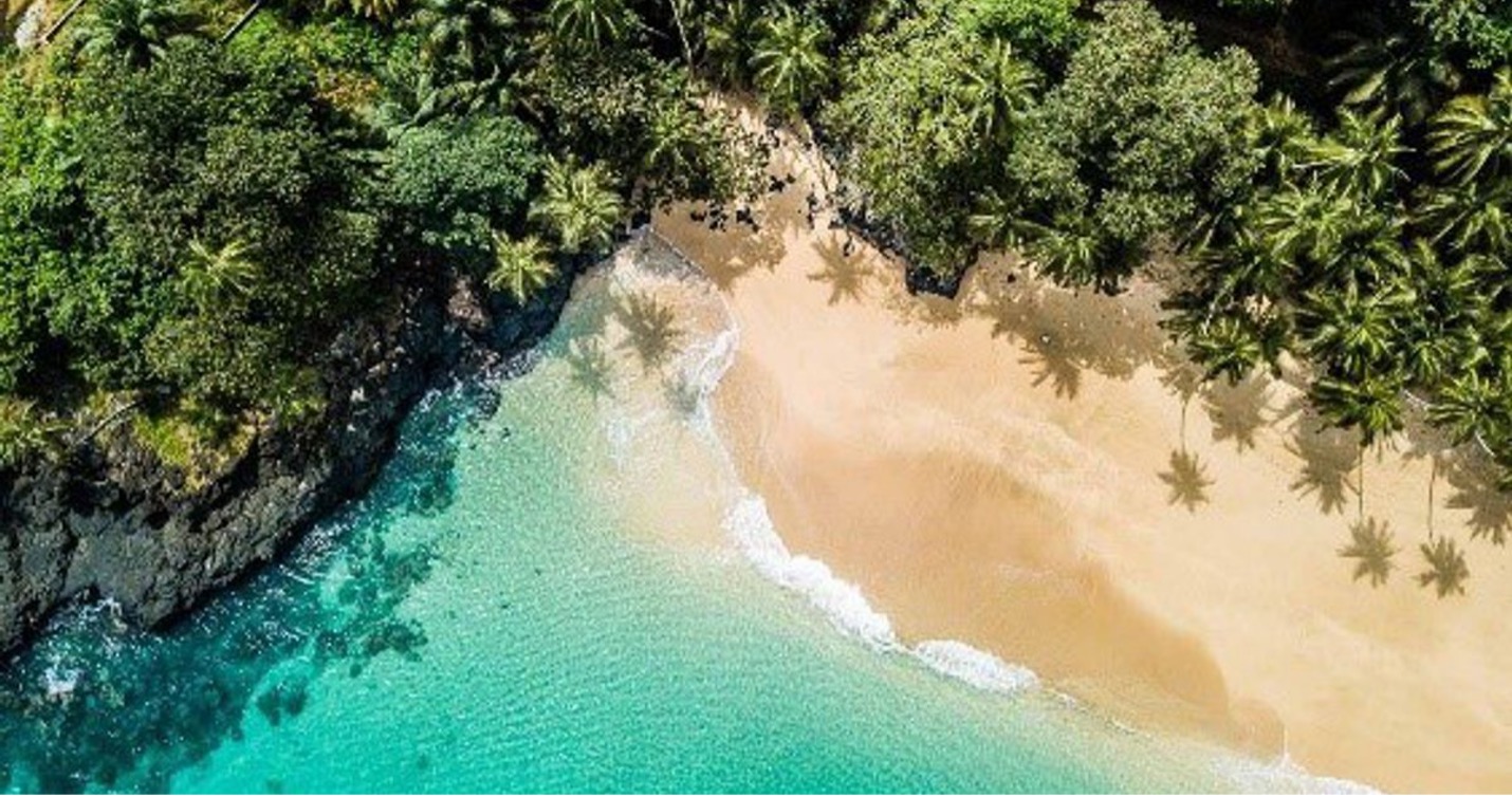 Crystal-clear water at Praia Banana Príncipe